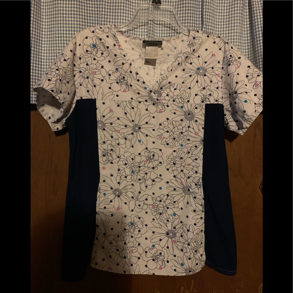 Cherokee Scrub Top with Side Panels  Size M